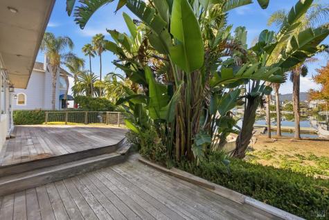 36 Del Oro Lagoon Novato CA 94949