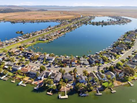 36 Del Oro Lagoon Novato CA 94949