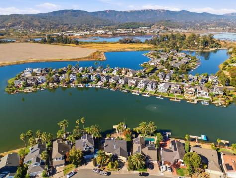 36 Del Oro Lagoon Novato CA 94949