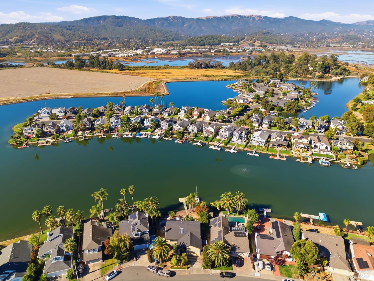 36 Del Oro Lagoon Novato CA 94949