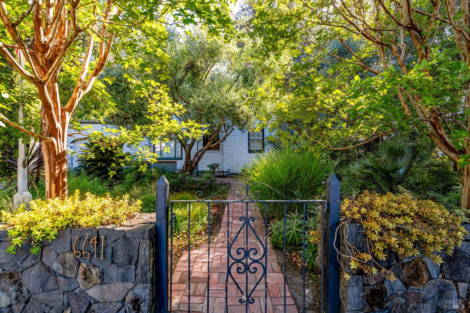 6641-6641A Yount Street Yountville CA 94599