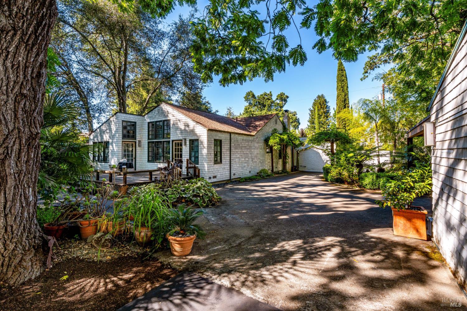 6641-6641A Yount Street Yountville CA 94599