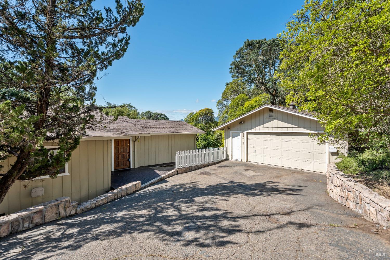 888 Watson Road Ukiah CA 95482