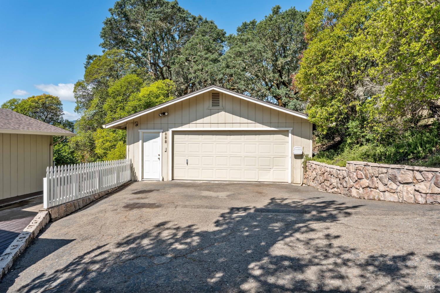 888 Watson Road Ukiah CA 95482