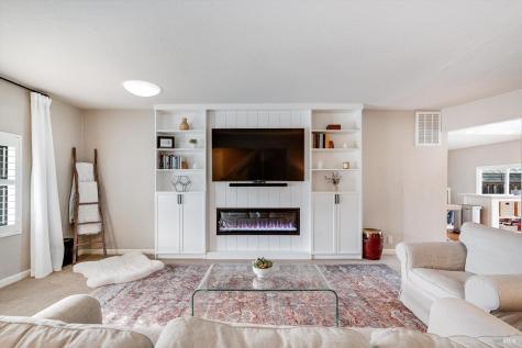 525 Oak Lake Avenue Santa Rosa CA 95409