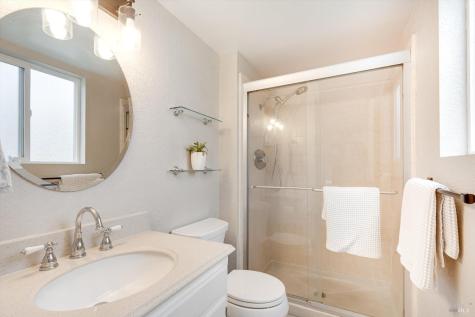 525 Oak Lake Avenue Santa Rosa CA 95409