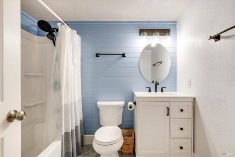 525 Oak Lake Avenue Santa Rosa CA 95409