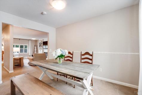 525 Oak Lake Avenue Santa Rosa CA 95409