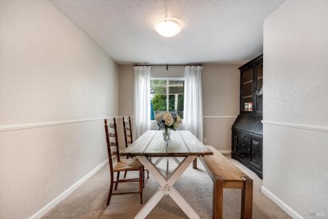 525 Oak Lake Avenue Santa Rosa CA 95409