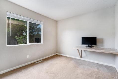 525 Oak Lake Avenue Santa Rosa CA 95409