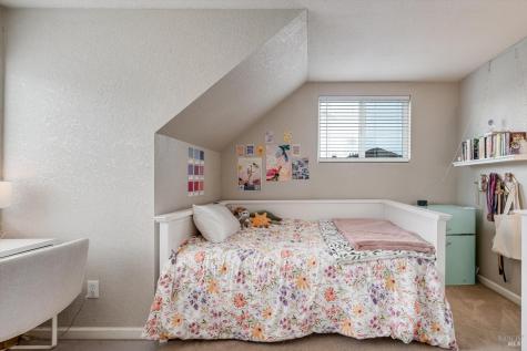 525 Oak Lake Avenue Santa Rosa CA 95409