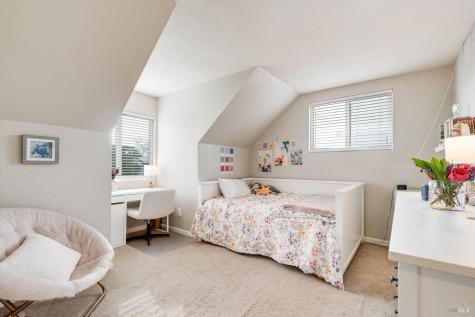 525 Oak Lake Avenue Santa Rosa CA 95409
