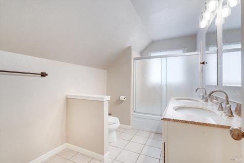 525 Oak Lake Avenue Santa Rosa CA 95409