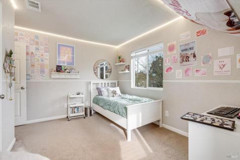 525 Oak Lake Avenue Santa Rosa CA 95409