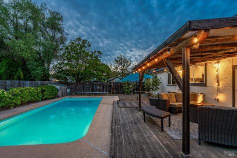 525 Oak Lake Avenue Santa Rosa CA 95409