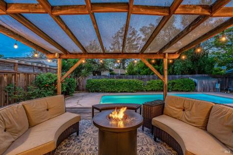 525 Oak Lake Avenue Santa Rosa CA 95409
