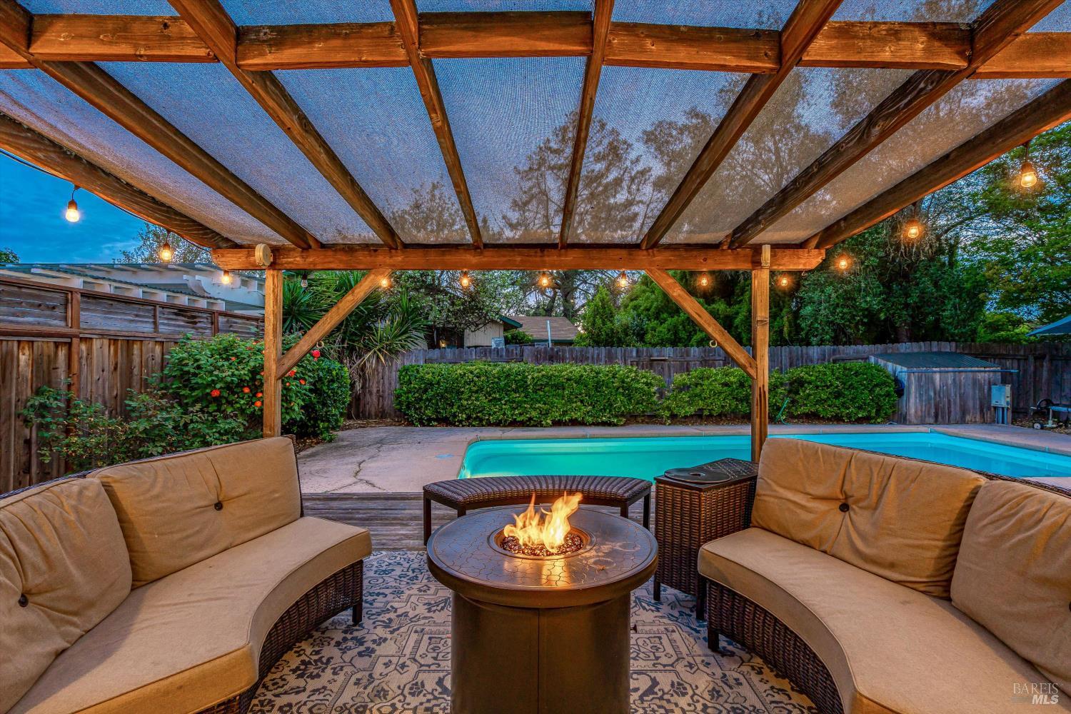 525 Oak Lake Avenue Santa Rosa CA 95409