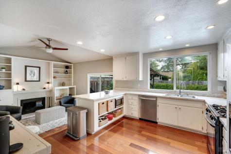525 Oak Lake Avenue Santa Rosa CA 95409