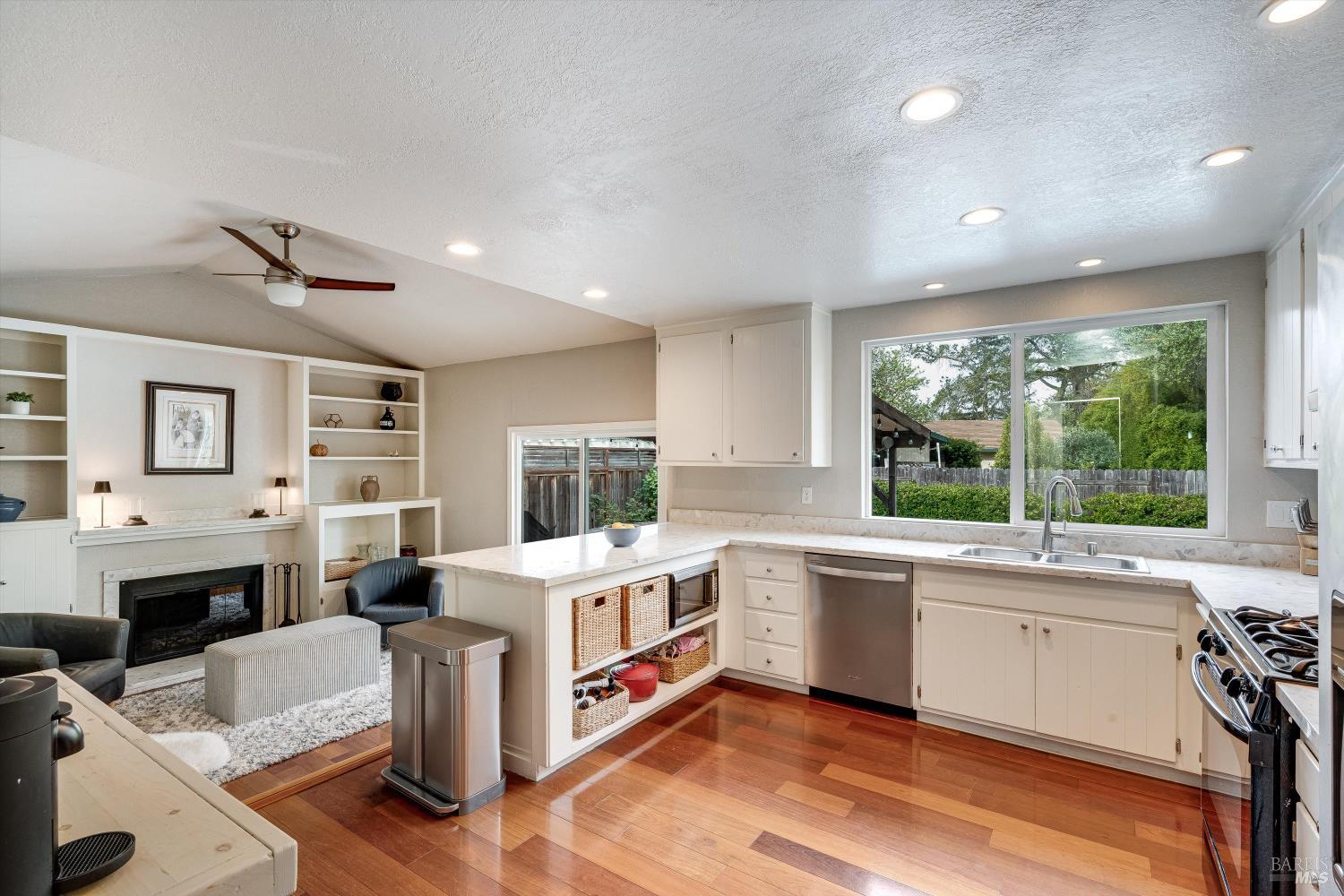 525 Oak Lake Avenue Santa Rosa CA 95409