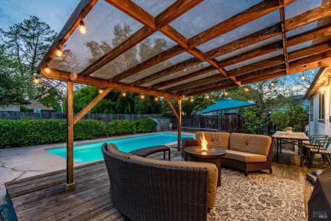 525 Oak Lake Avenue Santa Rosa CA 95409