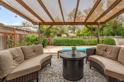 525 Oak Lake Avenue Santa Rosa CA 95409