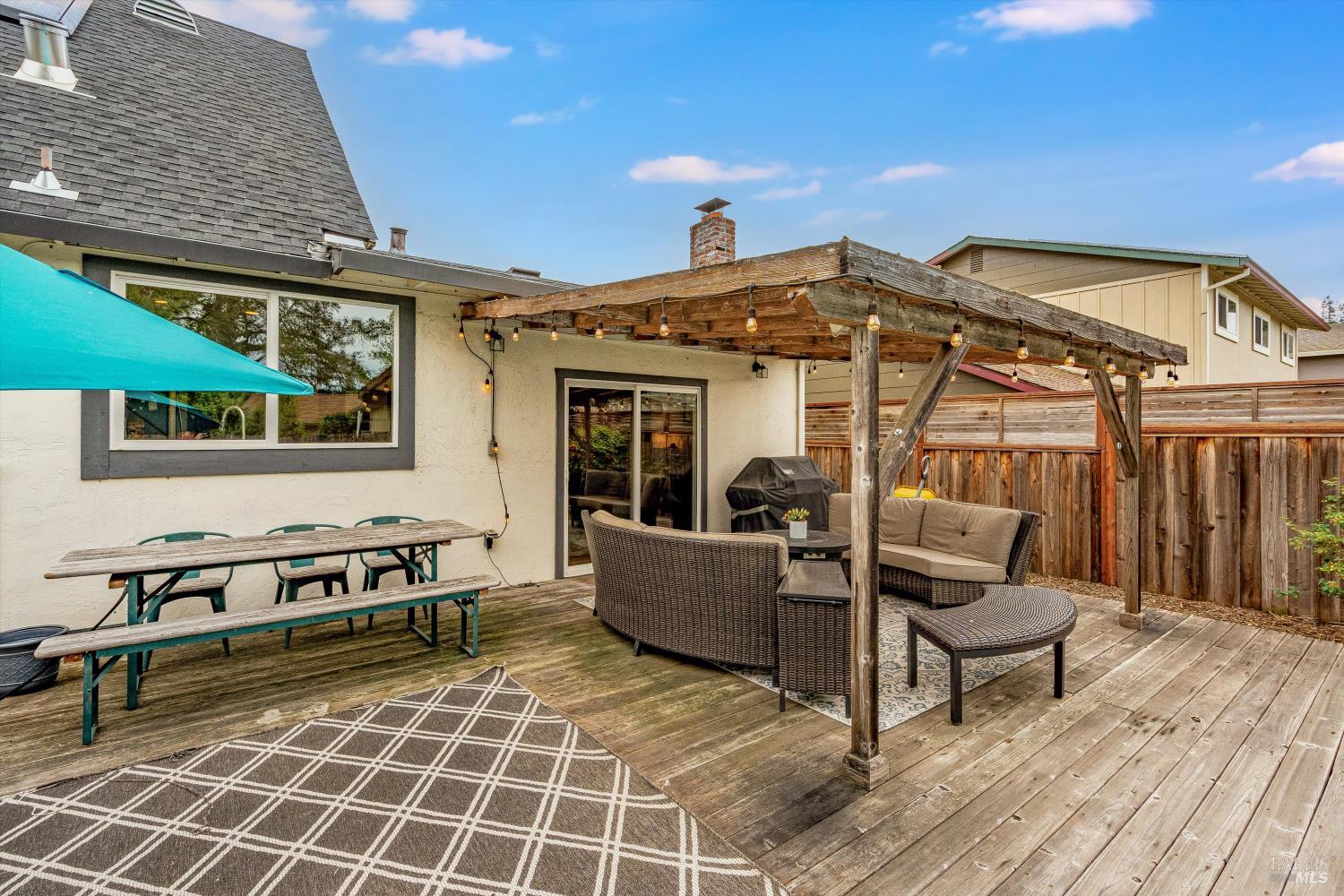 525 Oak Lake Avenue Santa Rosa CA 95409