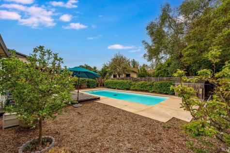525 Oak Lake Avenue Santa Rosa CA 95409