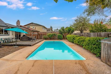 525 Oak Lake Avenue Santa Rosa CA 95409