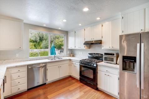 525 Oak Lake Avenue Santa Rosa CA 95409