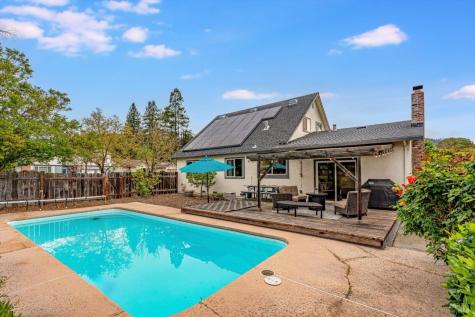 525 Oak Lake Avenue Santa Rosa CA 95409