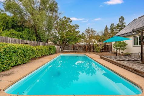 525 Oak Lake Avenue Santa Rosa CA 95409