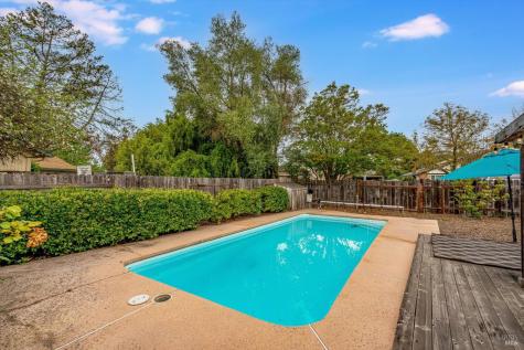 525 Oak Lake Avenue Santa Rosa CA 95409