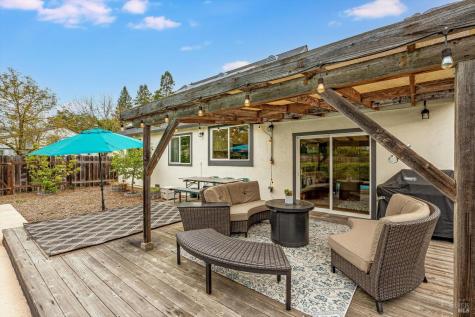 525 Oak Lake Avenue Santa Rosa CA 95409