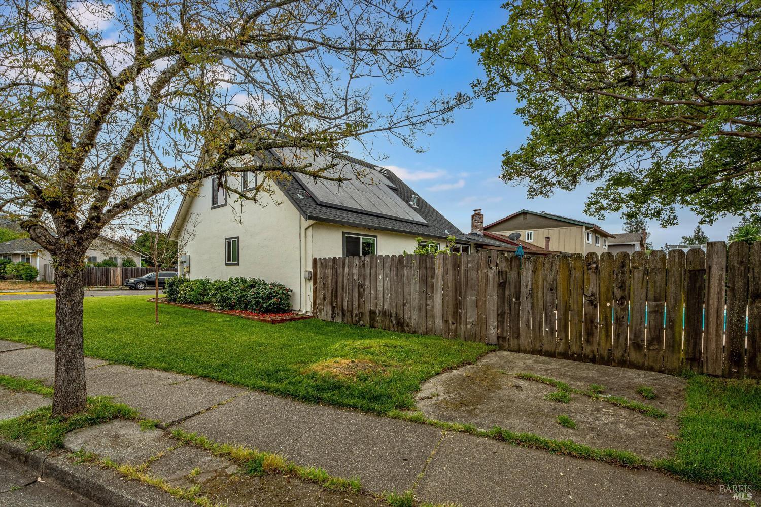 525 Oak Lake Avenue Santa Rosa CA 95409