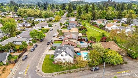 525 Oak Lake Avenue Santa Rosa CA 95409