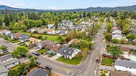 525 Oak Lake Avenue Santa Rosa CA 95409