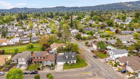 525 Oak Lake Avenue Santa Rosa CA 95409