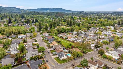525 Oak Lake Avenue Santa Rosa CA 95409