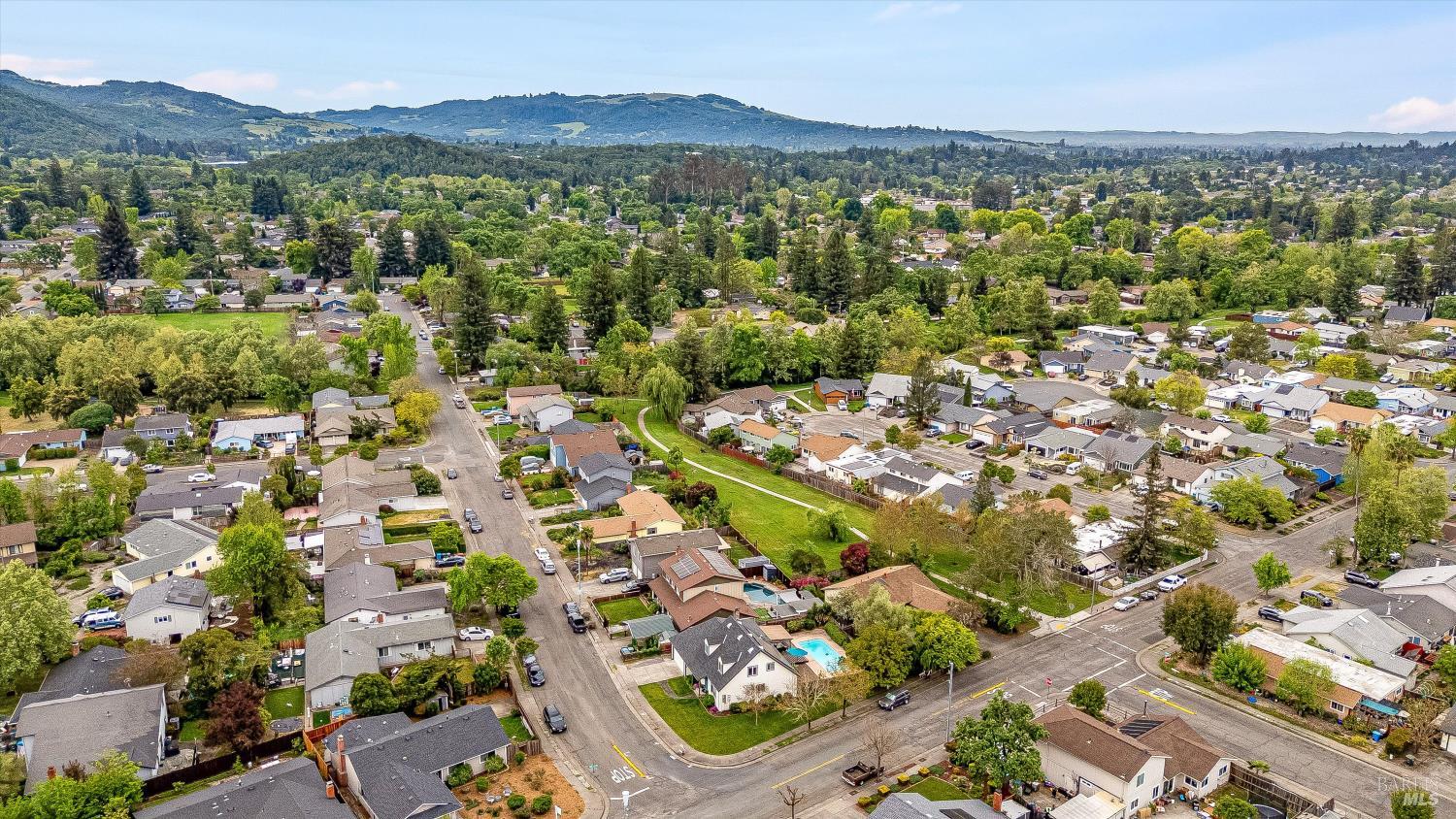 525 Oak Lake Avenue Santa Rosa CA 95409