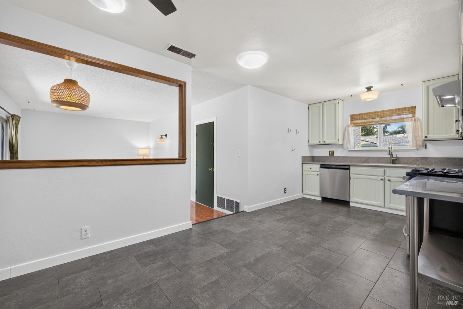 235 N Foothill Boulevard Cloverdale CA 95425