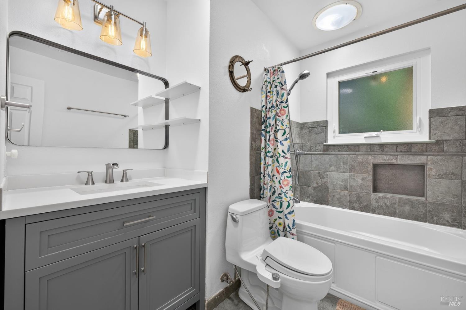235 N Foothill Boulevard Cloverdale CA 95425