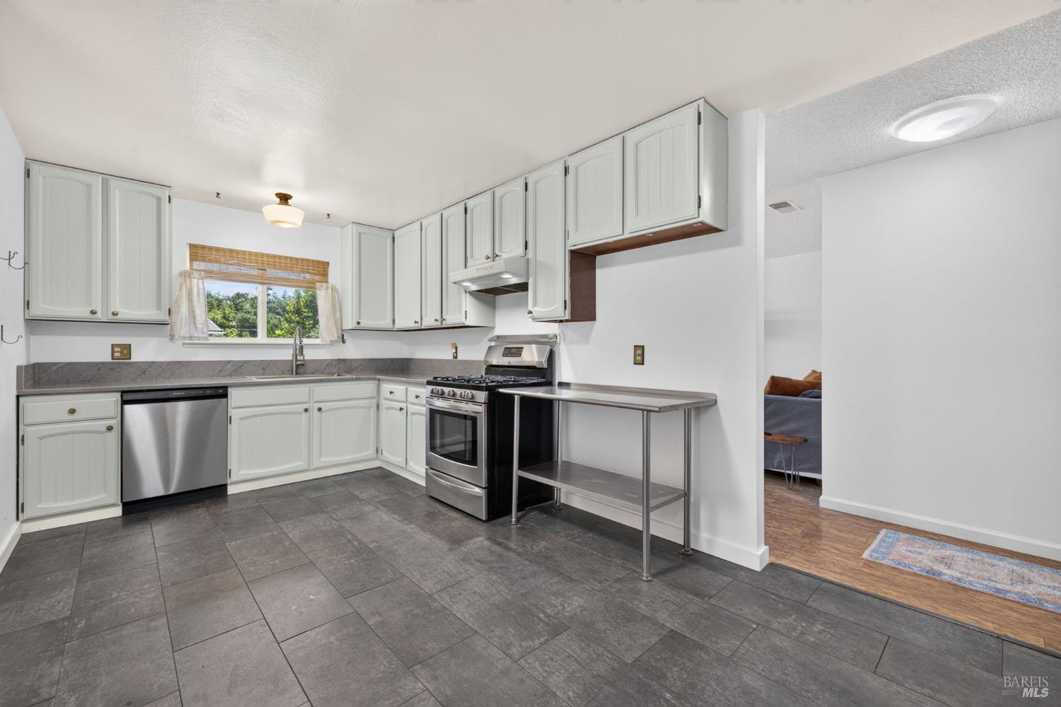 235 N Foothill Boulevard Cloverdale CA 95425