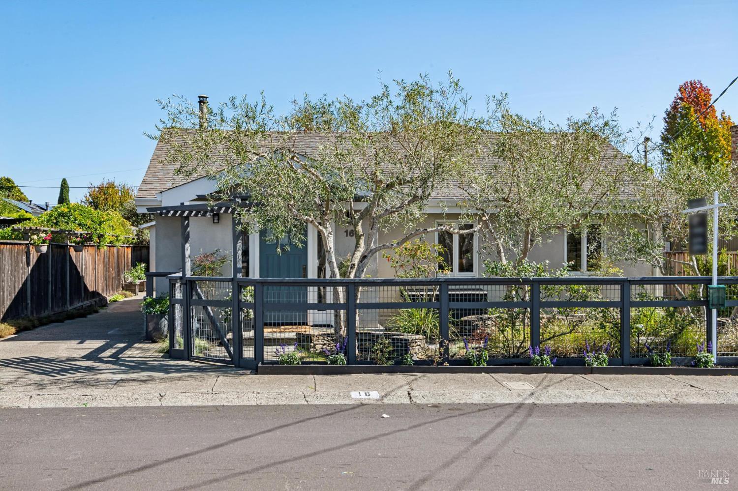 16 Nelson Mill Valley CA 94941