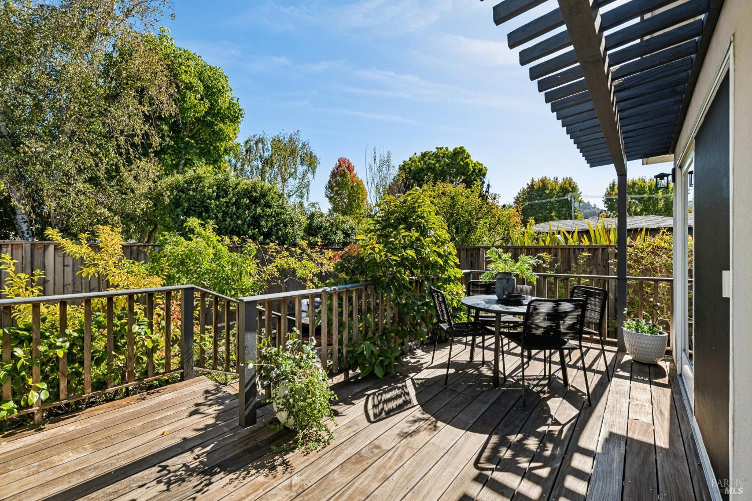 16 Nelson Mill Valley CA 94941