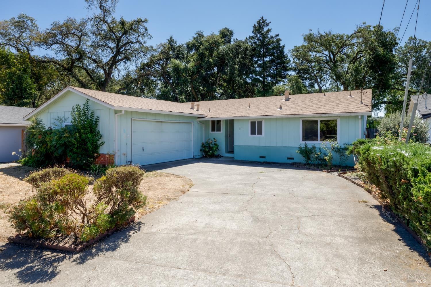 517 Antonio Street Cloverdale CA 95425