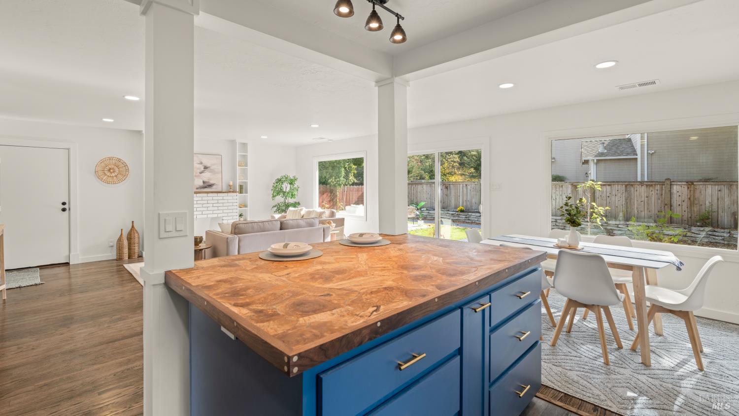 1227 Wyoming Drive Santa Rosa CA 95405