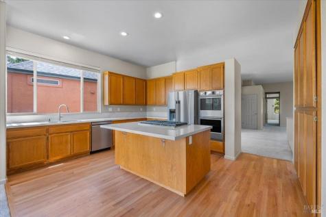 15 Vintage Court Petaluma CA 94954