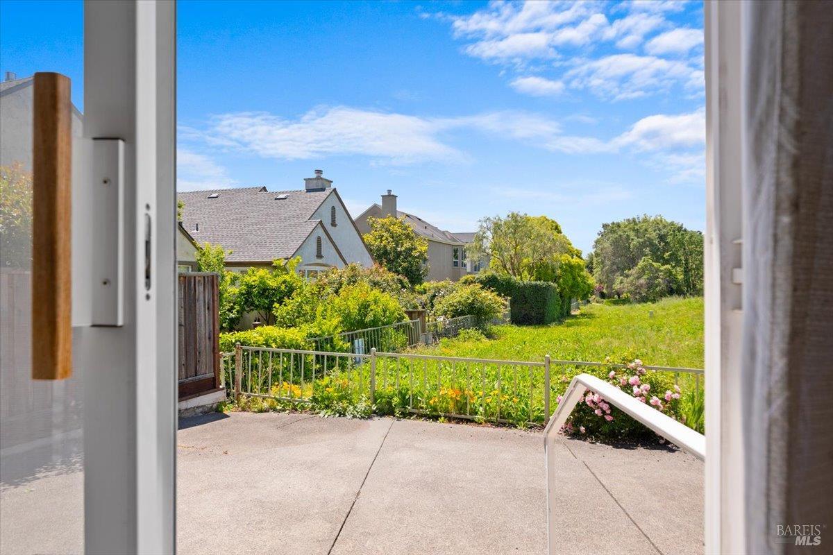 15 Vintage Court Petaluma CA 94954
