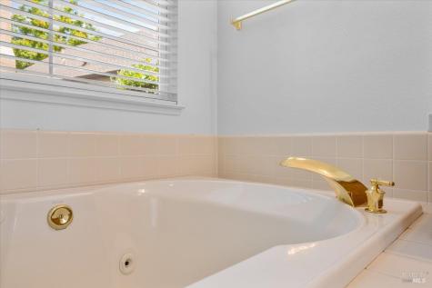 15 Vintage Court Petaluma CA 94954