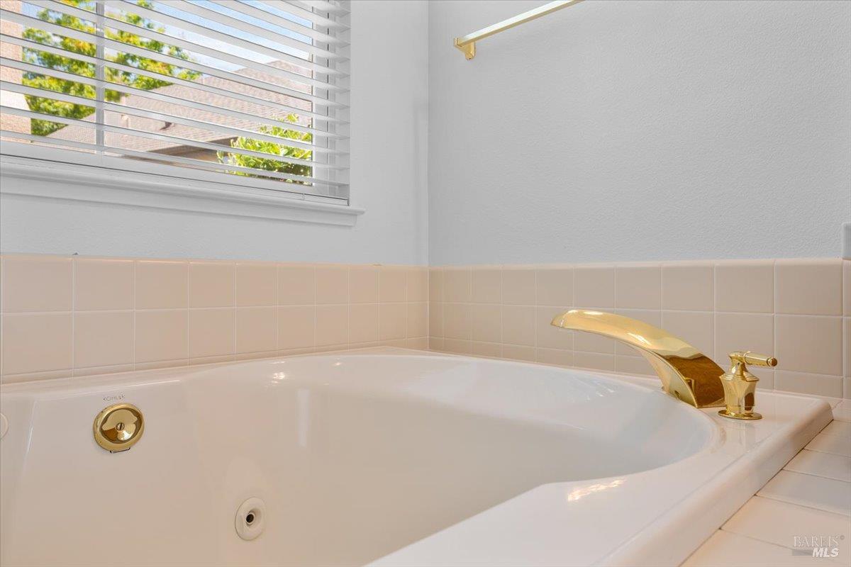 15 Vintage Court Petaluma CA 94954